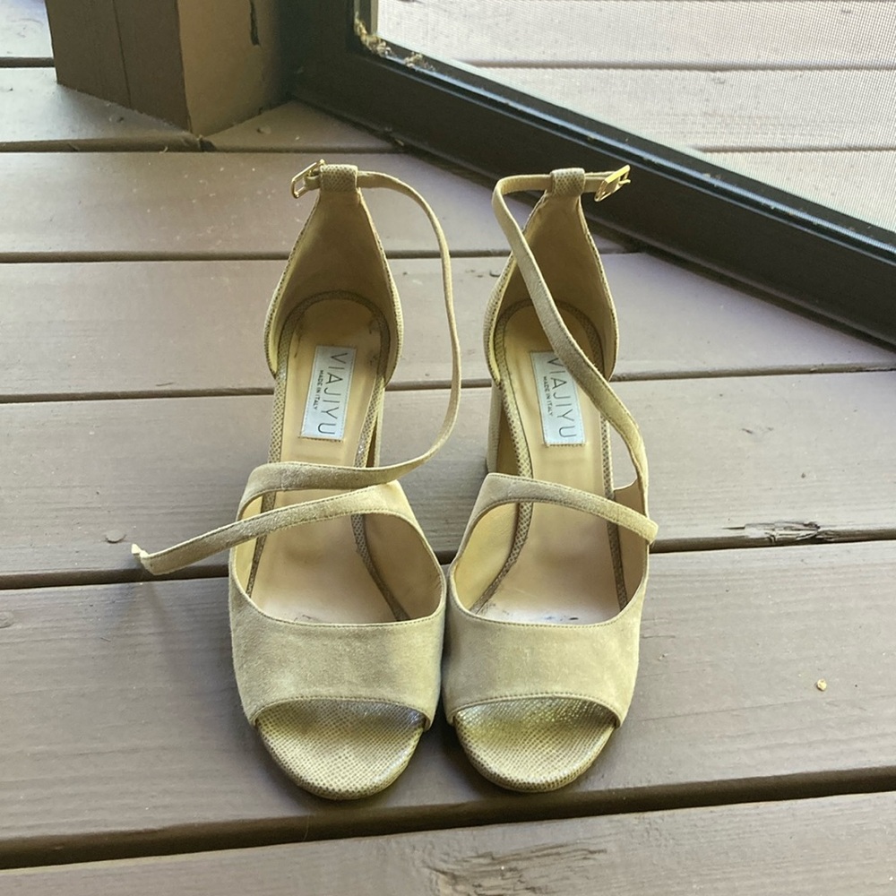 Italian Custom Designed Viajiyu Tan Heels Elegant Strappy Design